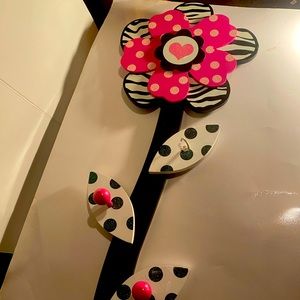 Flower wall hanging with coat hooks